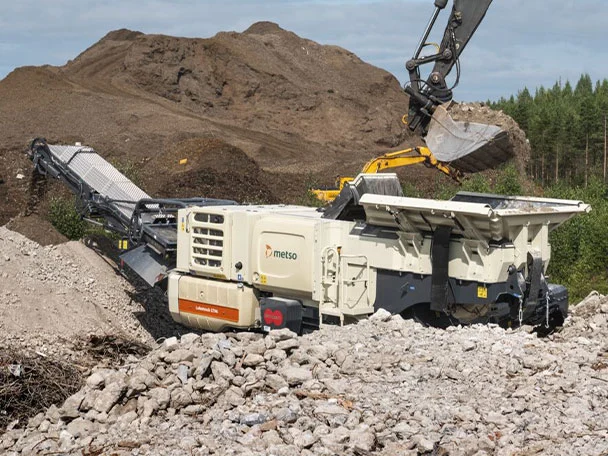 Lokotrack Urban LT96 recycling concrete