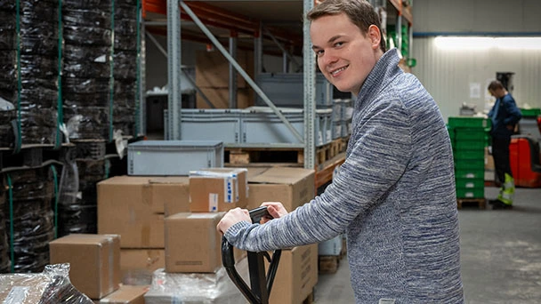 Auszubildender als Fachlagerist