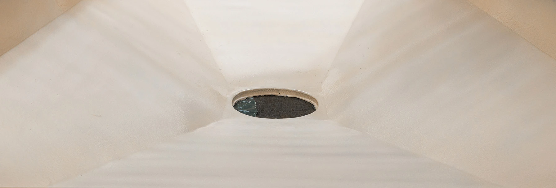 Detailed view of spray coating PU tray with LUWISPRAY