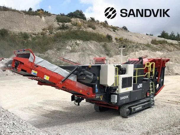 Brecher Sandvik QJ241 mobile jaw crusher on tracks