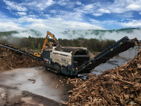 MDS M518R trommel screen in wood application