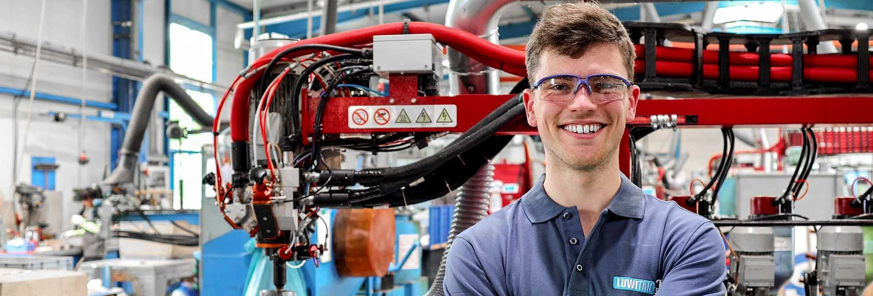 Ausbildung bei der Lutze Group Auszubildender Maschinen- und Anlagenführer (m/w/d) mit Schwerpunkt Metall- und Kunststofftechnik in der Kunststofftechnikhalle