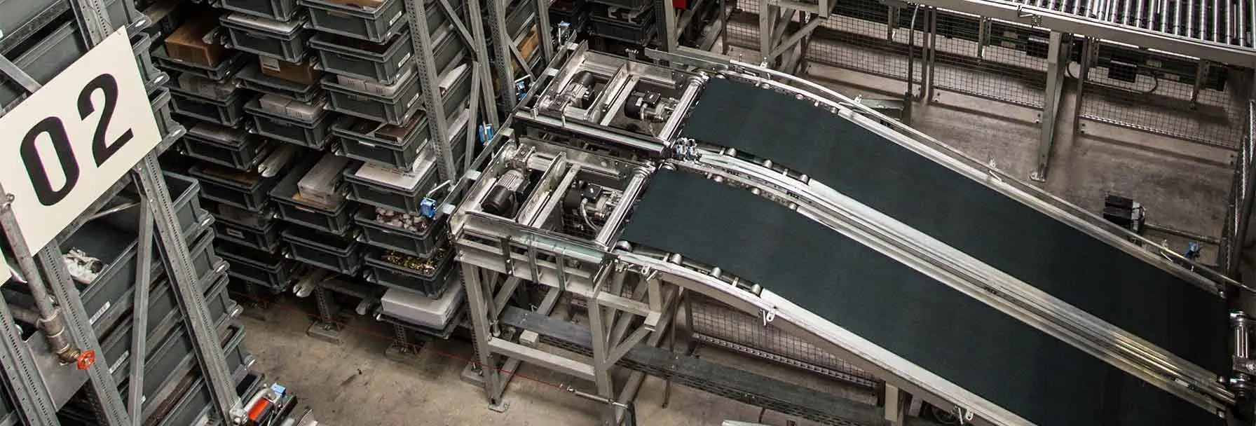 Logistics Industry LUWILITE PVG 90 belts installed in logistics hall