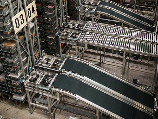 LUWILITE PVG 90 belts installed in logistics hall