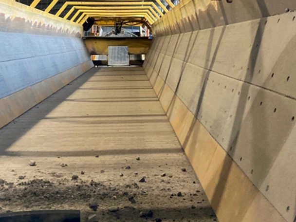 Protecting bunker wagon sidewalls against wear