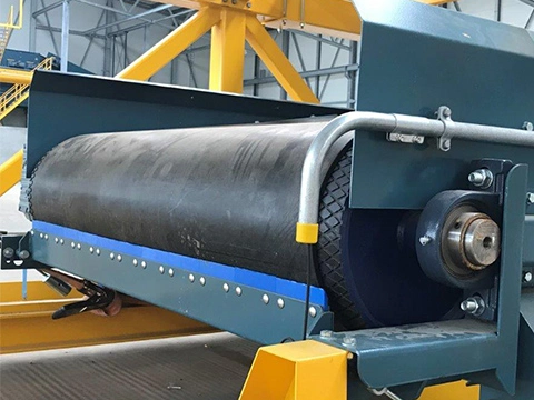 Conveyor belt drums