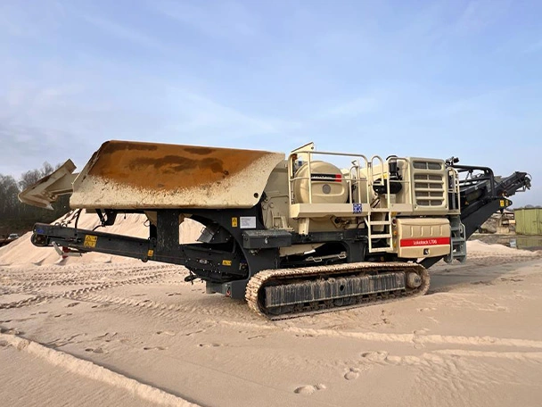 Second hand Metso Lokotrack LT96 mobile crusher on sandy ground