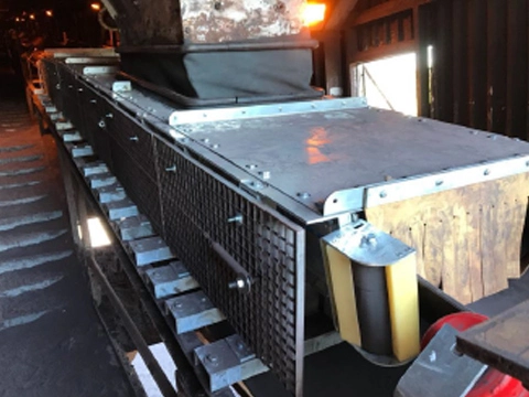 Safeload conveyor dust control