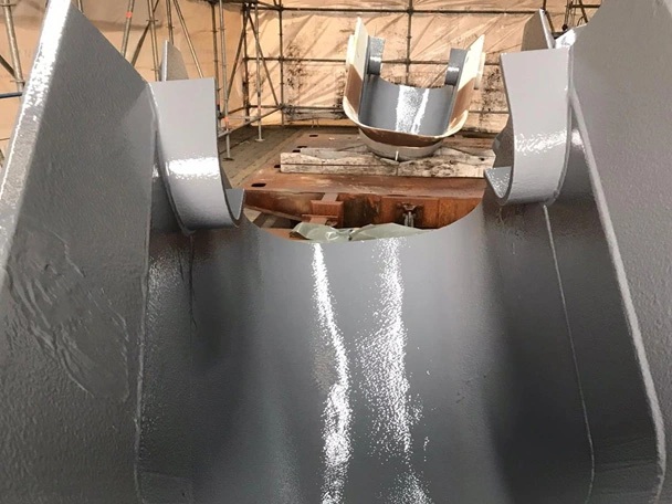 Protected wheel excavator bucket