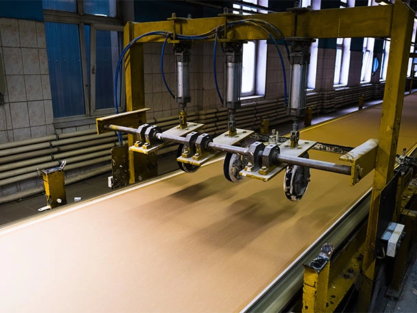 Wallboard transported on a setting belt