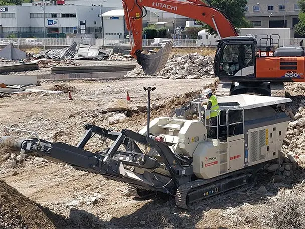 Metso mobile crusher in a recycling environment