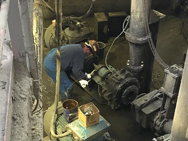 Maintenance on Metso pump