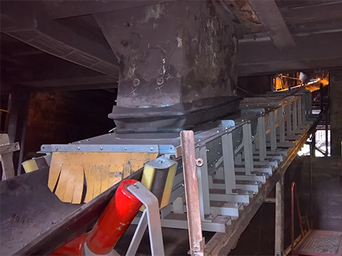 Safeload conveyor belt dust encapsulation